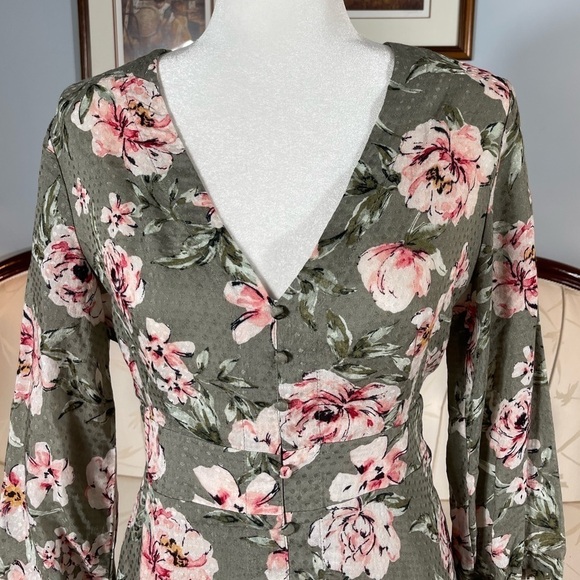 Dynamite Green Floral Print Lined Dress - Picture 4 of 15